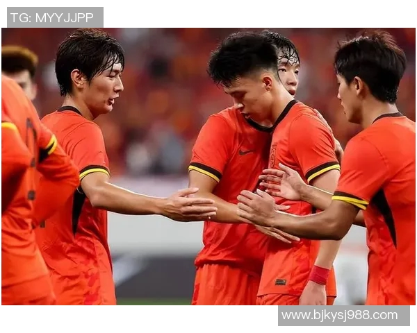 中国足球迎战关岛队全力争胜力争晋级亚洲杯预选赛决战时刻展现实力与团队精神